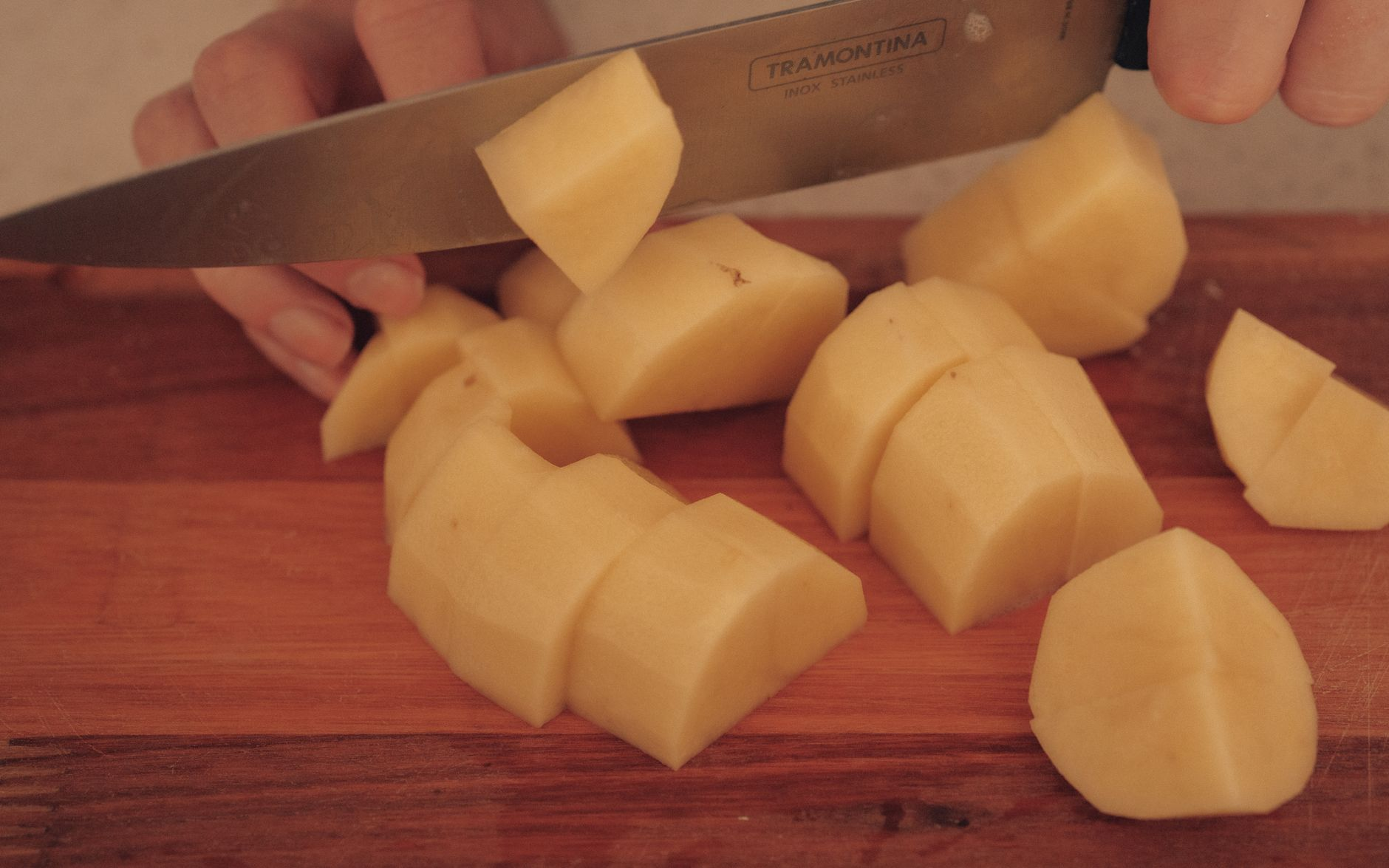 Meal-prep containers of boiled potatoes, vegetables, and eggs beside a food diary and a smartphone showing a calorie tracking app on a sunlit kitchen counter, illustrating high-satiety swaps inside a calorie deficit